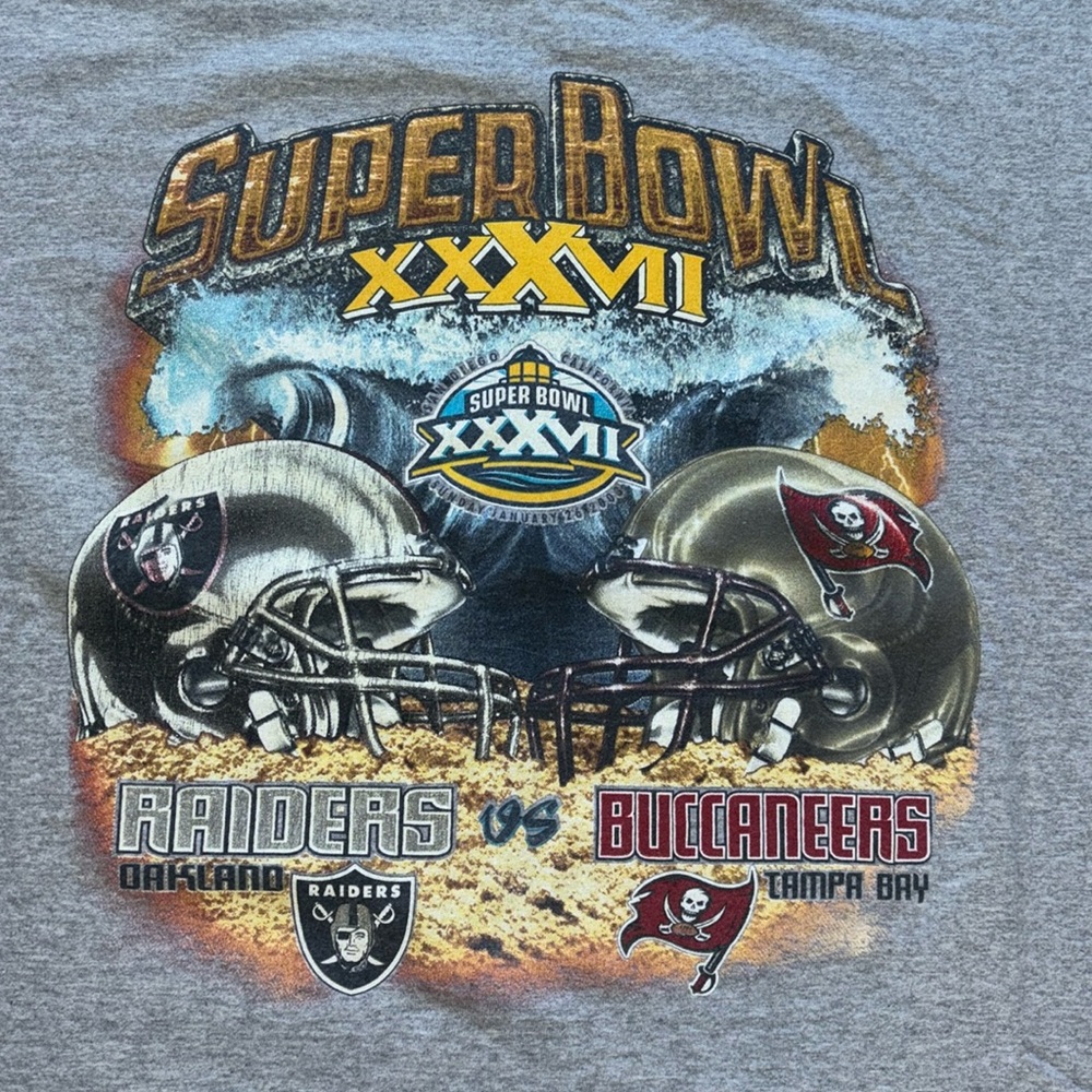 Vintage Men’s Super Bowl xxXvII Oakland Raiders vs Tampa Bay Buccaneers t-shirt